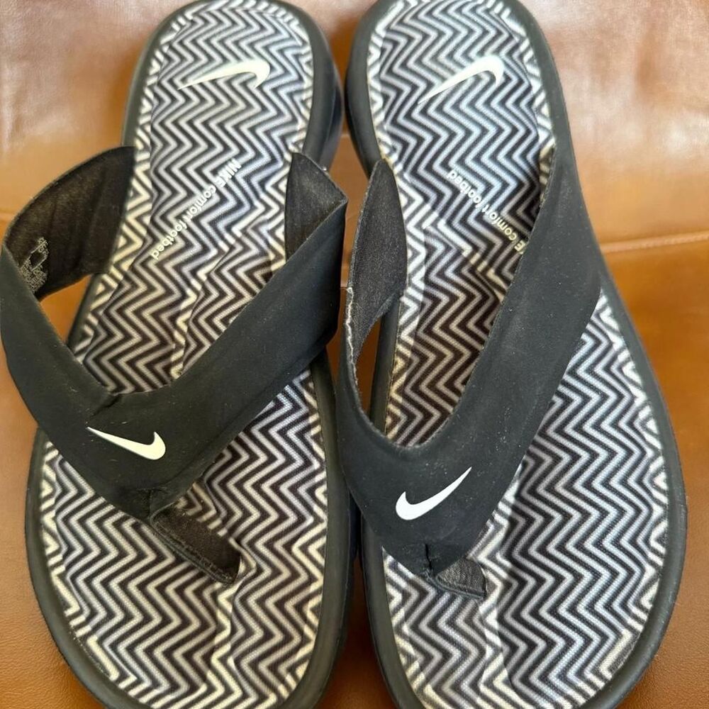 Nike Women's Black Flipflops